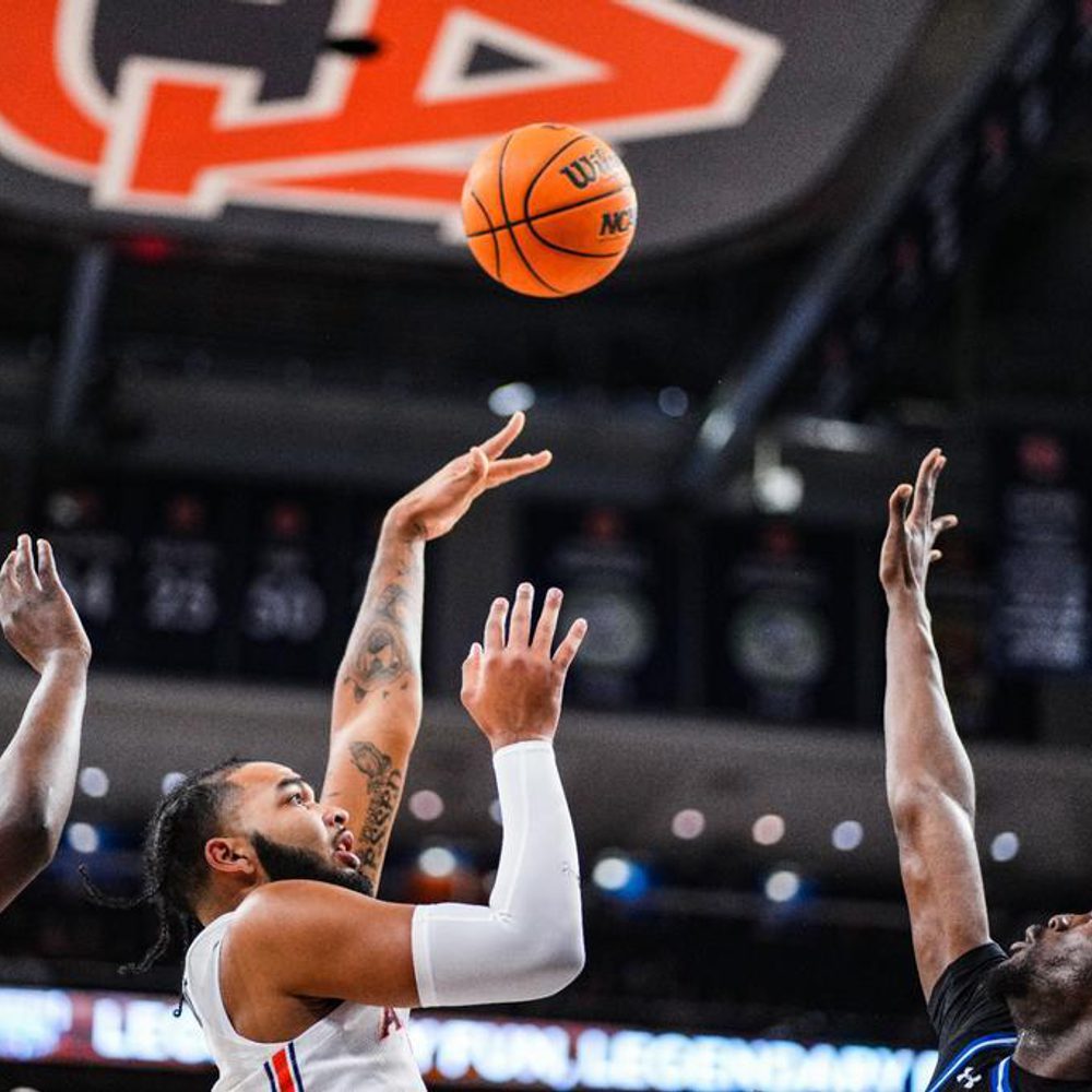 Johni Broome (4) during the game between Georgia State and the #19 Auburn Tigers at Neville Arena in Auburn, AL on Wednesday, Dec 14, 2022. Zach Bland/Auburn Tigers Alabama News