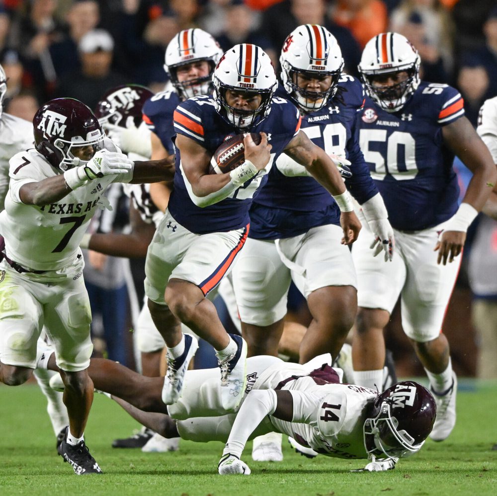 Jarquez Hunter (27) carry during the Football Game between the Auburn Tigers and Texas A&M Aggies at Jordan-Hare Stadium in Auburn, AL on Saturday, Nov 12, 2022. Todd Van Emst/Auburn Tigers Alabama News