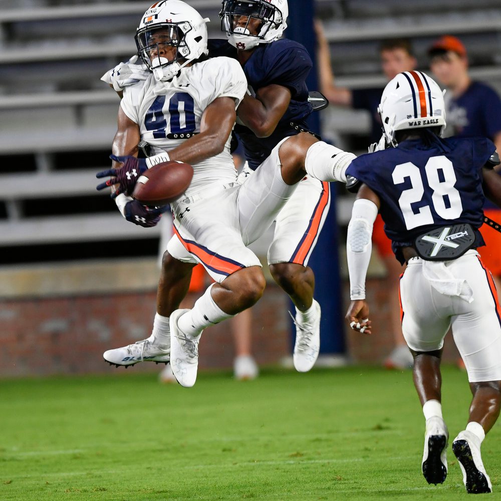 2 Landen King (40) is unable to hang-on defended by Trey Elston (22). Auburn football scrimmage 1 on Saturday, Aug. 14, 2021 in Auburn, Ala. Todd Van Emst/AU Athletics Alabama News
