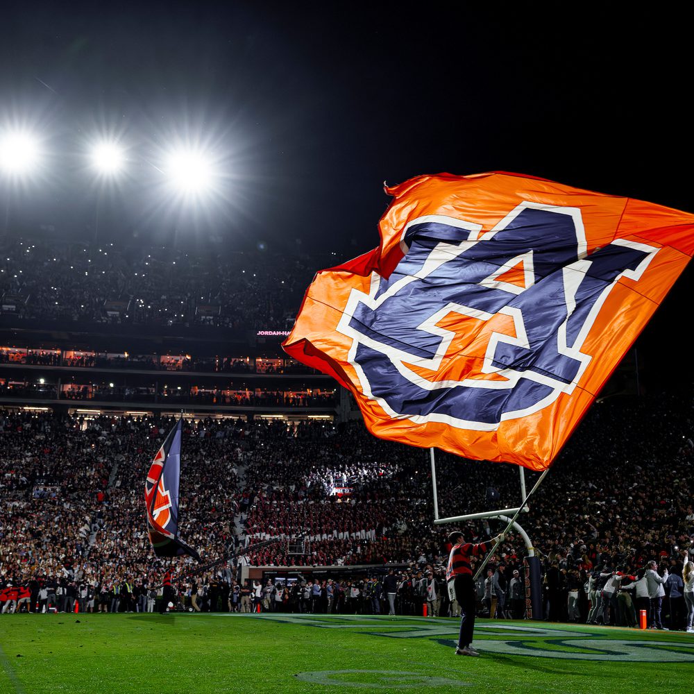 20231125 FB vs Alabama Cheerleader Flag AP 14197 Alabama News