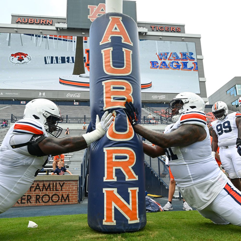 Jeffrey M'ba (5), Morris Joseph Jr. (91) Auburn football open fan practice on Saturday, Aug. 27, 2022 Auburn, Ala. Alabama News