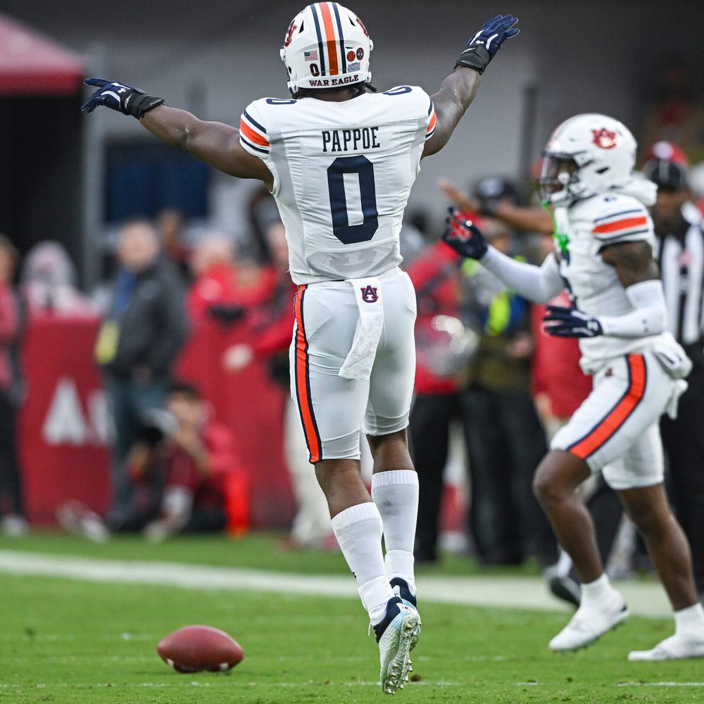 Nov 26, 2022; Tuscaloosa, Al, USA; Owen Pappoe (0) celebrates incompletion during the game between Auburn and Alabama at Bryant-Denny Stadium. Alabama News
