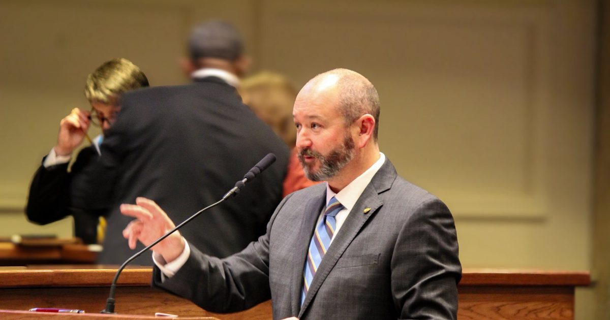 «Прежде всего, это проблема лидерства»: Эллиот раскритиковал Стивена Рида…