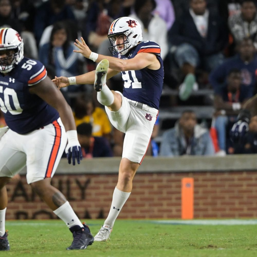 Oscar Chapman (91) kick during Auburn vs Louisiana State University Alabama News