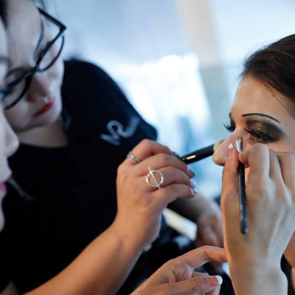 Makeup. Makeup artists. Alabama News