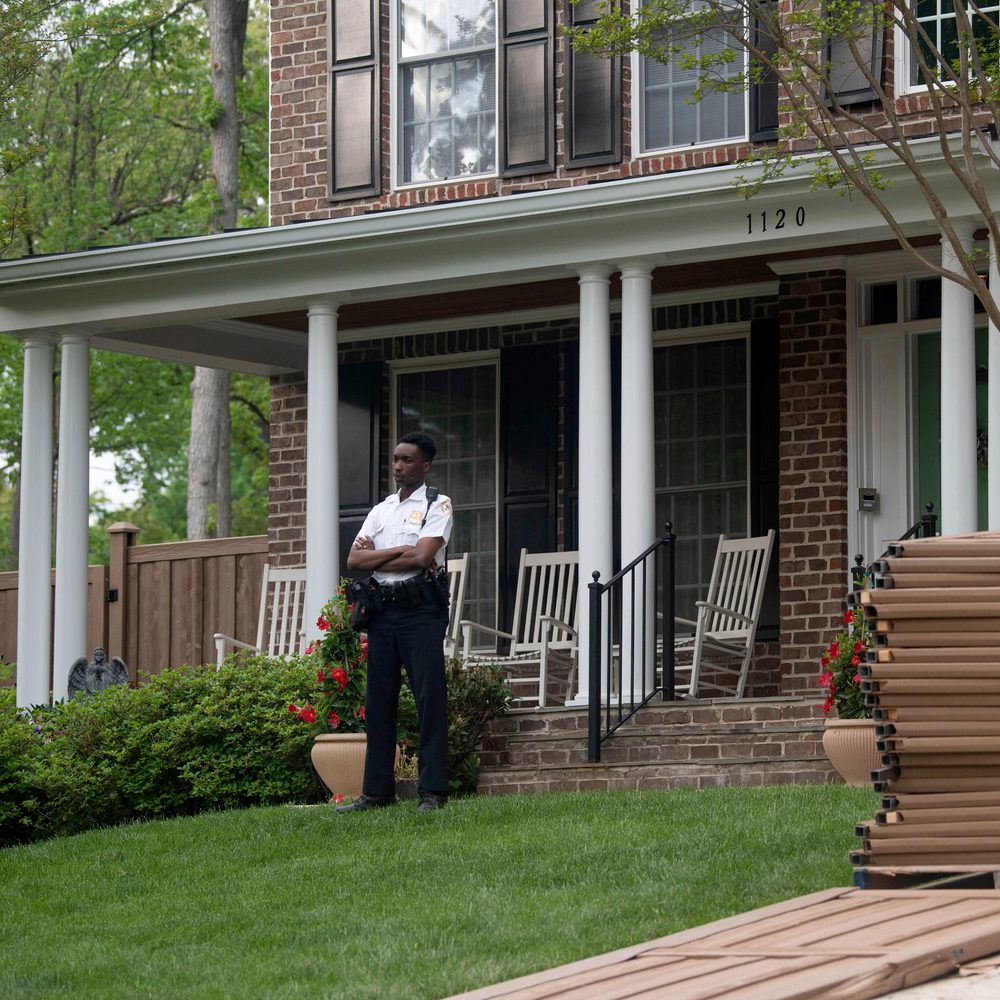 U.S. Supreme Court Police officer stands outside the home of Justice Samuel Alito Alabama News