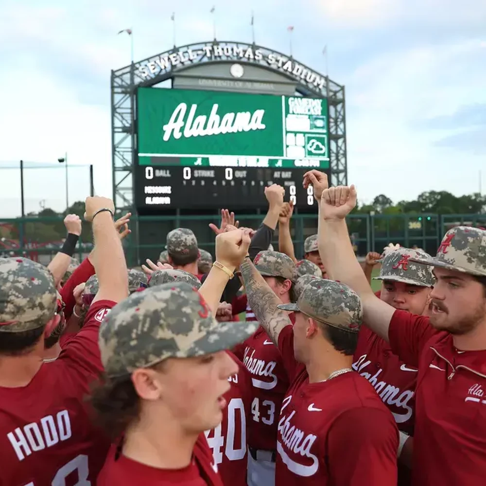 Alabama Baseball Team Pregame Huddle Alabama News
