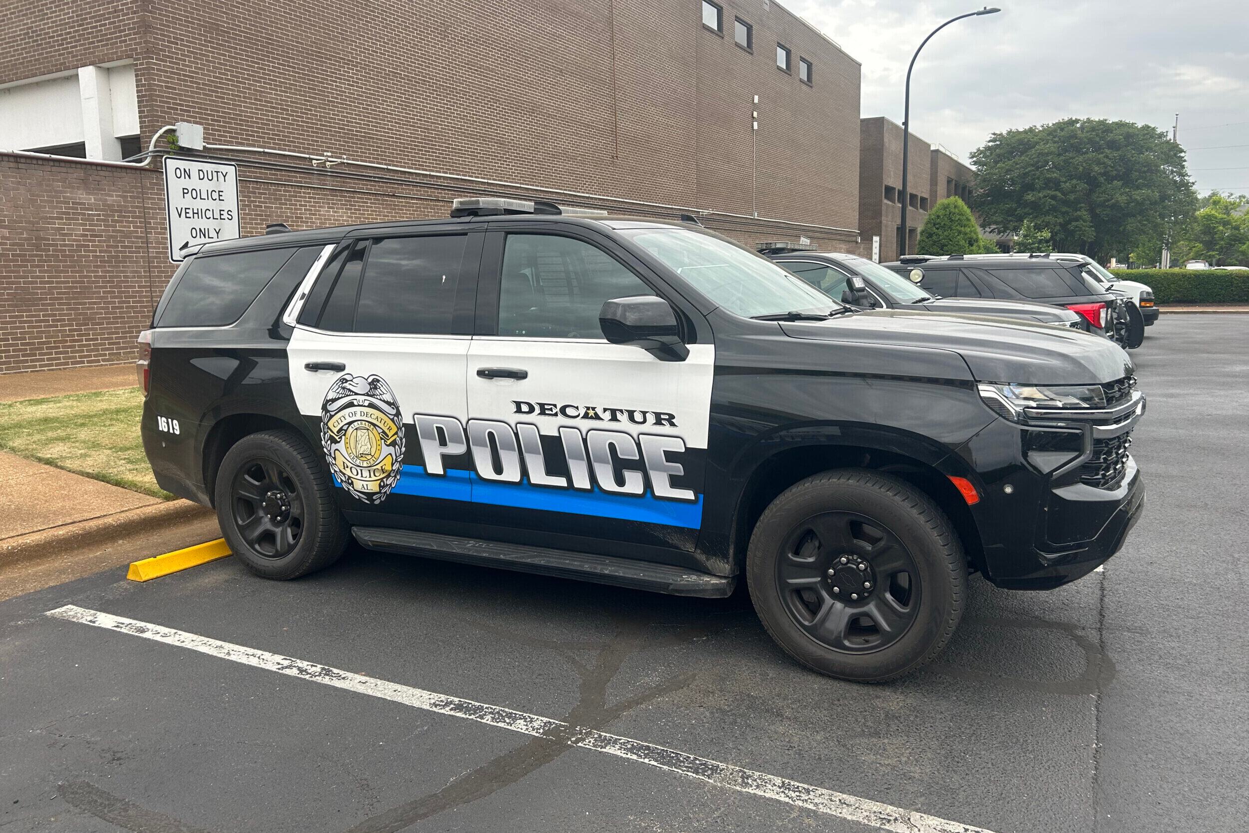 Decatur Police officer shoots suspect after being confronted with ...