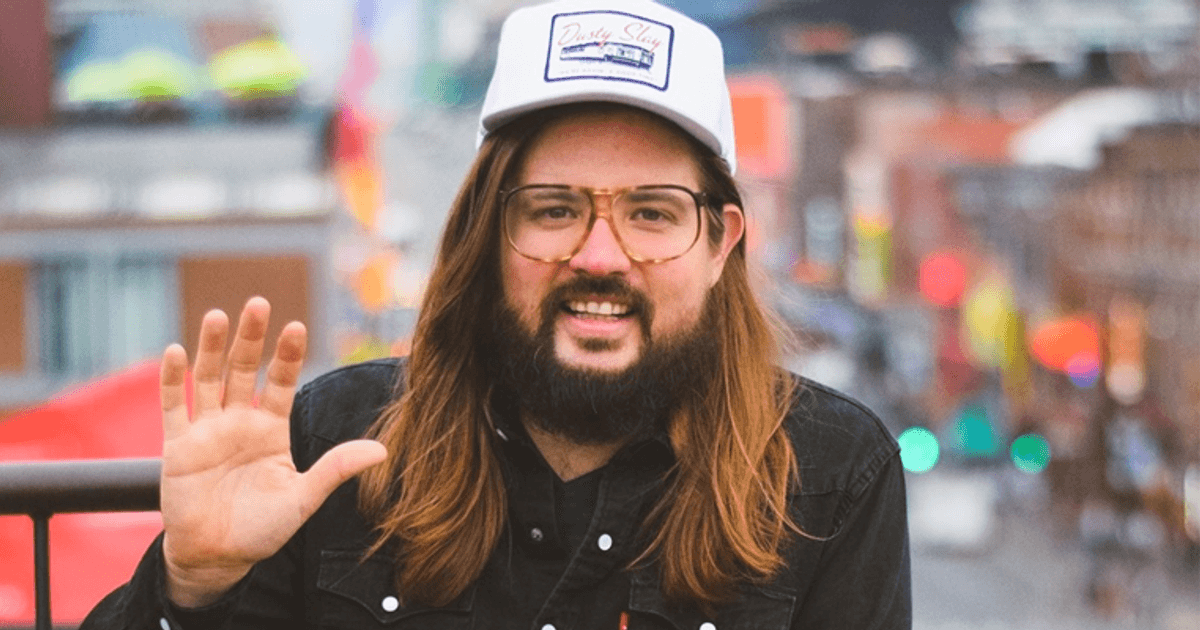 'We're having a good time': Alabama-born comedian Dusty Slay climbs his way up the national comedy scene