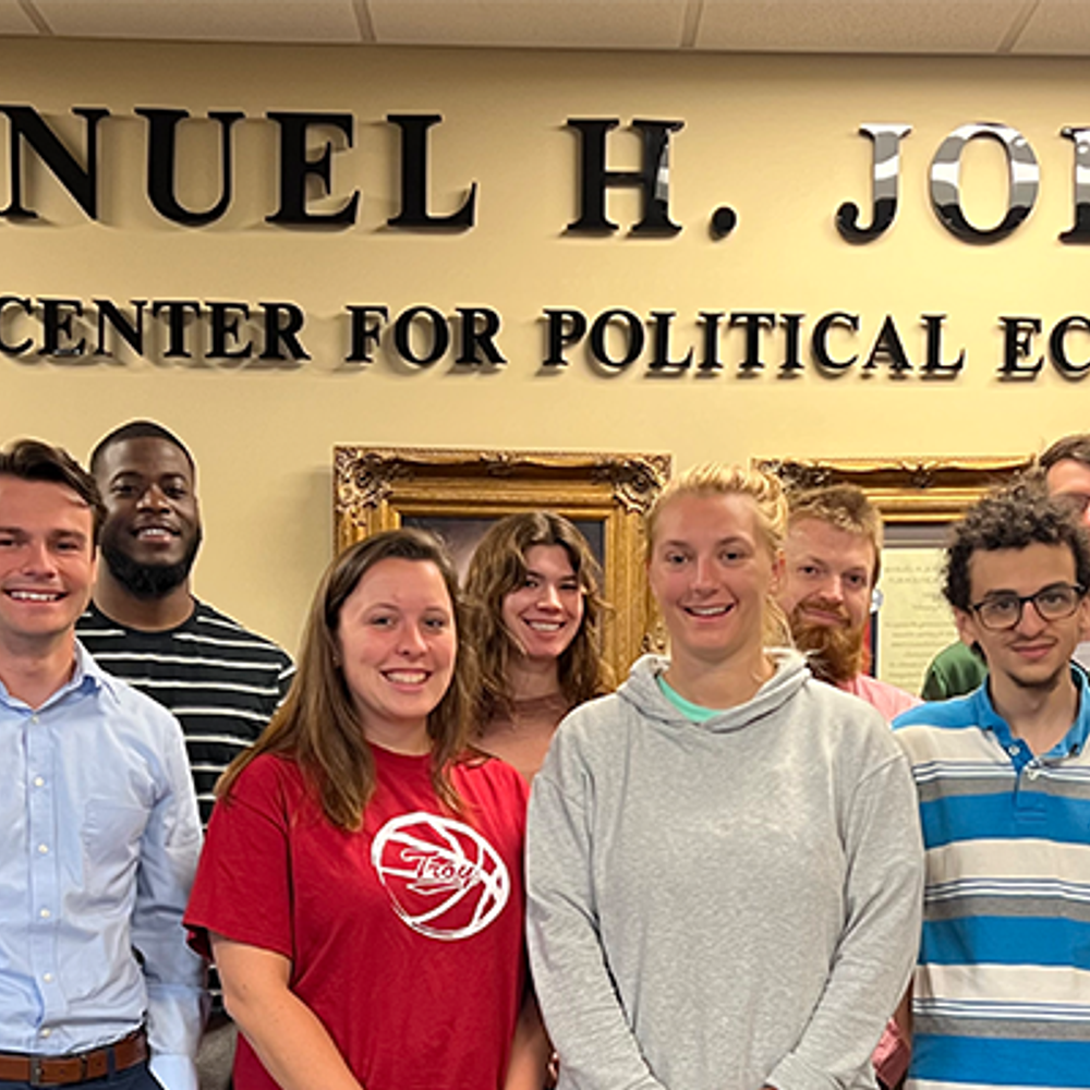 Some faculty and students from Allen Mendenhall Alabama News