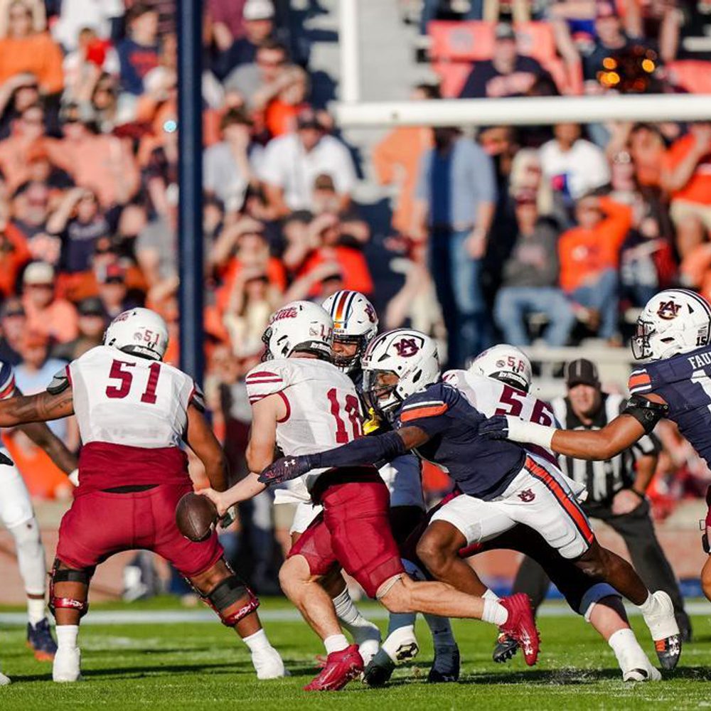 Elijah McAllister during the game between the Auburn Tigers and the New Mexico State Aggies Alabama News