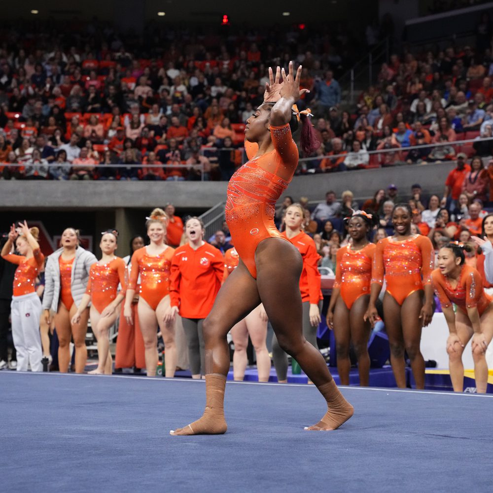Derrian Gobourne on floor Alabama News