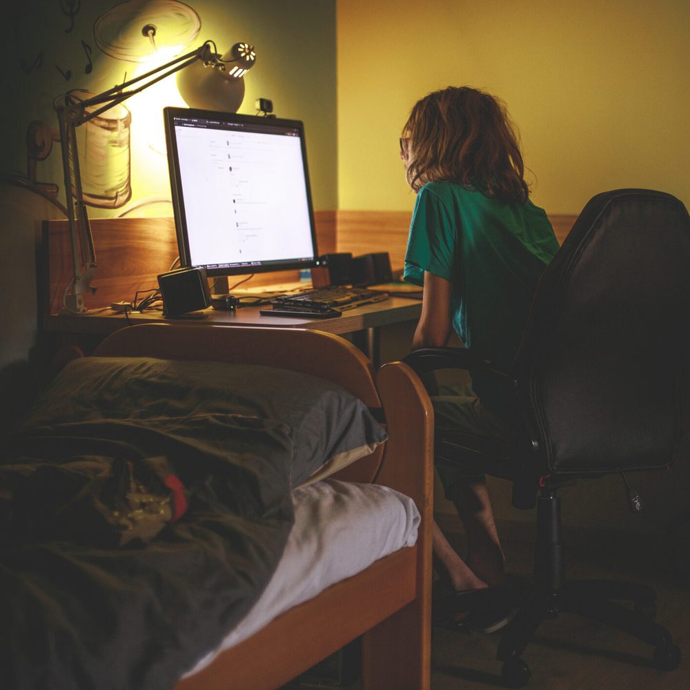 Teen at computer Alabama News