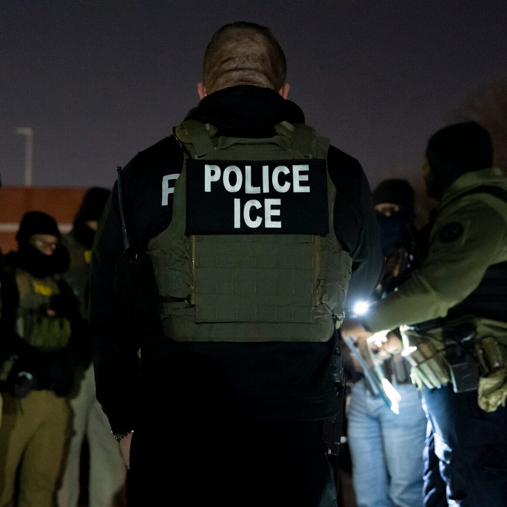 U.S. Immigration and Customs Enforcement officers gather for a briefing before an enforcement operation, Monday, Jan. 27, 2025, in Silver Spring, Md. Alabama News