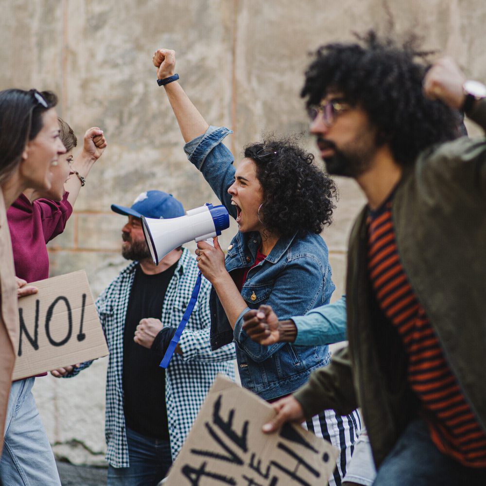 angry protestors Alabama News