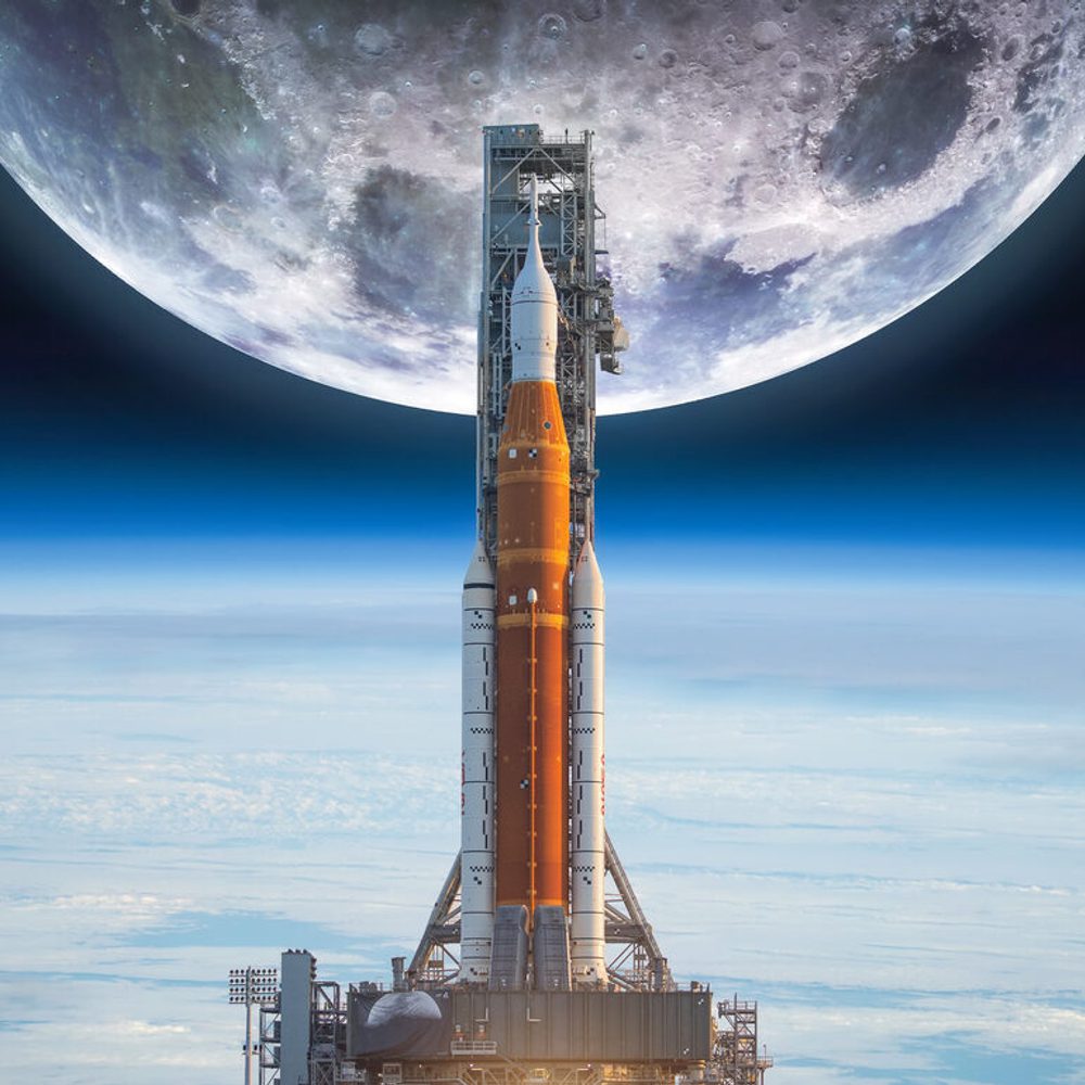 Spaceship on launch pad. Mission to Moon. Return on Moon. SLS space rocket. Orion spacecraft. Artemis space program to research solar system. Elements of this image furnished by NASA stock photo Alabama News