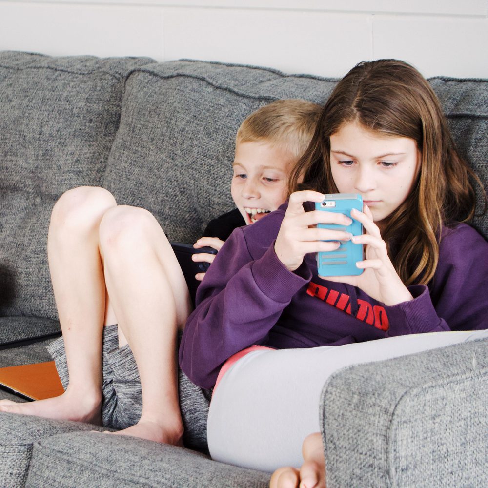 kids on phone Alabama News